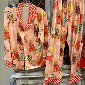 New Womens  Pajamas with Leopard Print - Pink